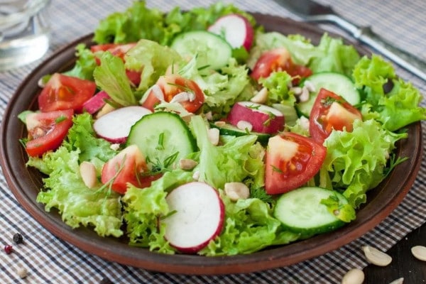 Ensalada con asado a la olla